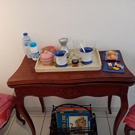 ヴェルヌイユ・ダヴル・エ・ディトン Au Calme Bed & Breakfast エクステリア 写真