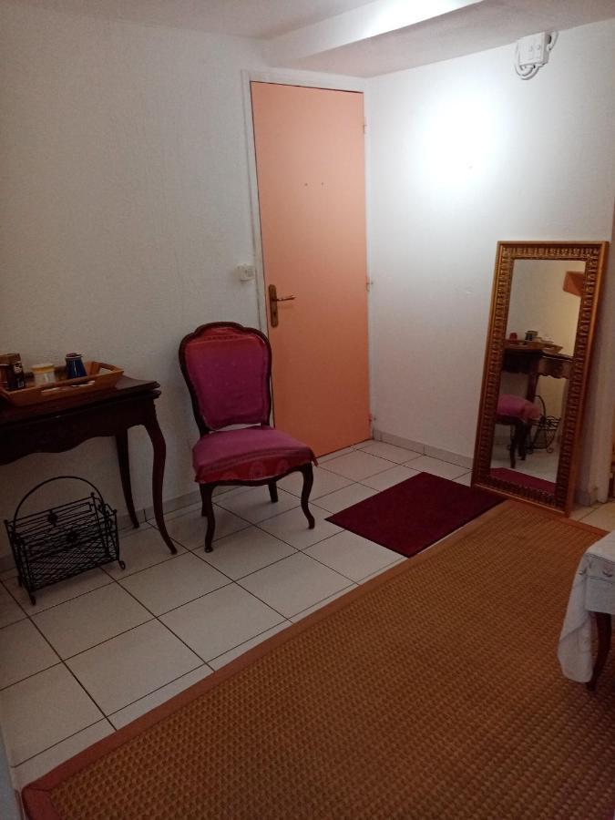 ヴェルヌイユ・ダヴル・エ・ディトン Au Calme Bed & Breakfast エクステリア 写真