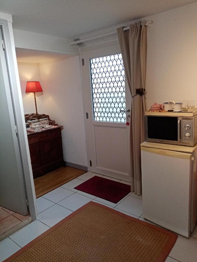 ヴェルヌイユ・ダヴル・エ・ディトン Au Calme Bed & Breakfast エクステリア 写真